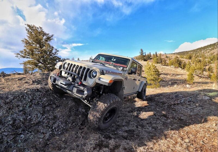 Oracle Oculus Bi-LED Projector Headlights for Jeep JL/Gladiator JT - Matte Blk - 5500K - Bull Strap