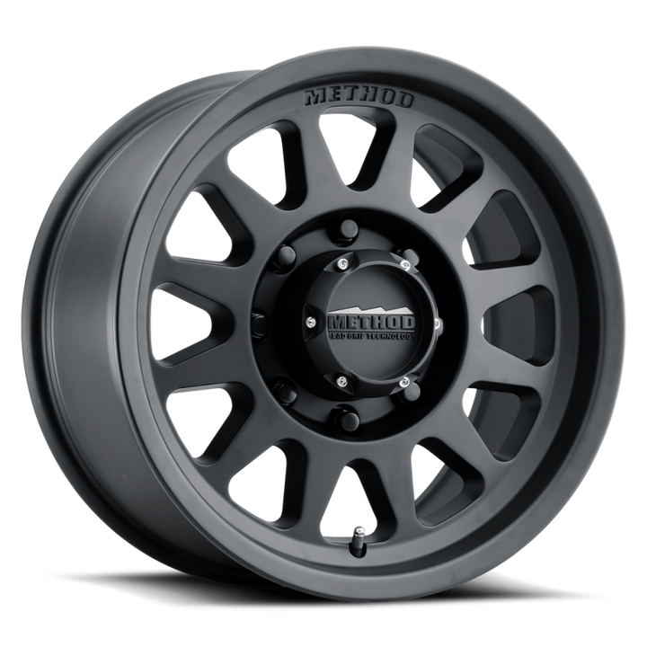 Method MR704 HD 17x9 18mm Offset 8x170 130.81mm CB Matte Black Wheel - Bull Strap