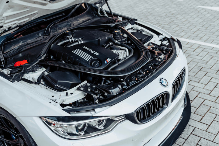 CSF 2014+ BMW M3/M4 (F8X) Top Mount Charge-Air-Cooler - Crinkle Black - Bull Strap