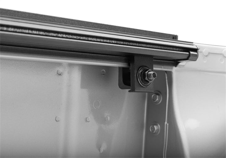 BAK 2022 Nissan Frontier 5ft Bed BAKFlip MX4 Matte Finish - Bull Strap