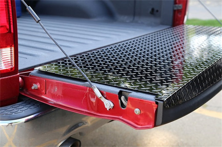 Deezee 09-23 Dodge/Ram Ram Tailgate Protector Full Black-Tread - Bull Strap