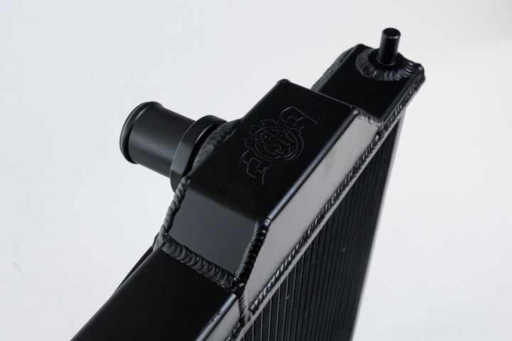 CSF 96-07 Mitsubishi Evo 4/5/6/7/8/9 Full-Slim Radiator w/12in Fan & Shroud/-16AN - Black - Bull Strap