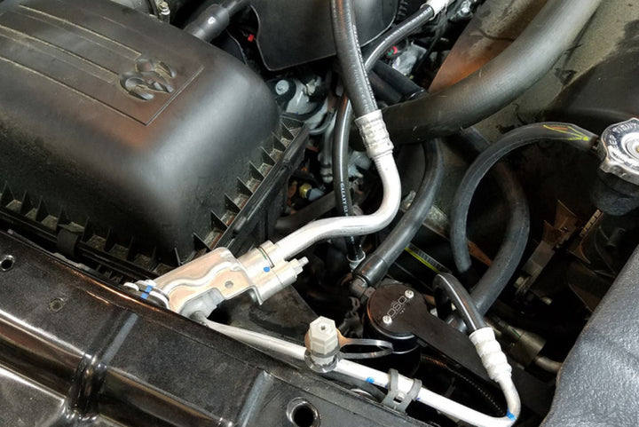 J&L 09-18 Ram 1500 5.7L Passenger Side Oil Separator 3.0 - Black Anodized - Bull Strap