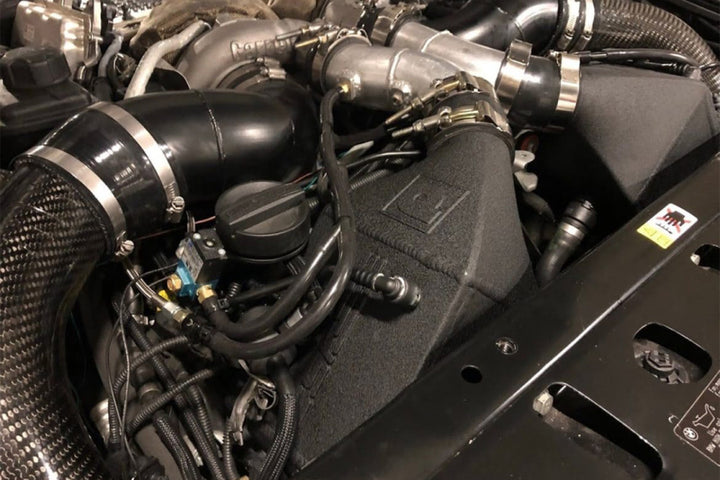 CSF 12-16 BMW M5 (F10) / 12-18 BMW M6 (F06/F12/F13) Twin Charge-Air-Cooler Set - Crinkle Black - Bull Strap