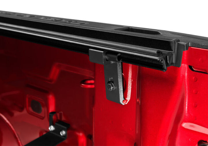 UnderCover 19-20 Chevy Silverado 1500 5.8ft (w/ or w/o MPT) Armor Flex Bed Cover - Black Textured - Bull Strap