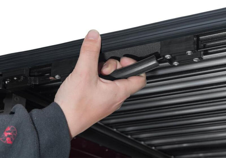 Retrax 09-18 Ram 1500 w/o RamBox (6.4ft. Bed) Retrax IX - Bull Strap