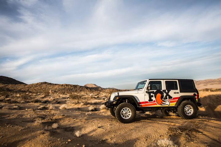 Fox 97-06 Jeep TJ 2.0 Performance Series 11.1in Smooth Body IFP Front Shock (Alum) / 6.5-8in Lift - Bull Strap