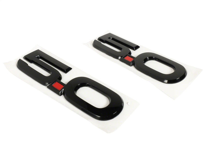 Ford Racing 15-17 Ford Mustang 5.0L Fender Emblem Black - Bull Strap