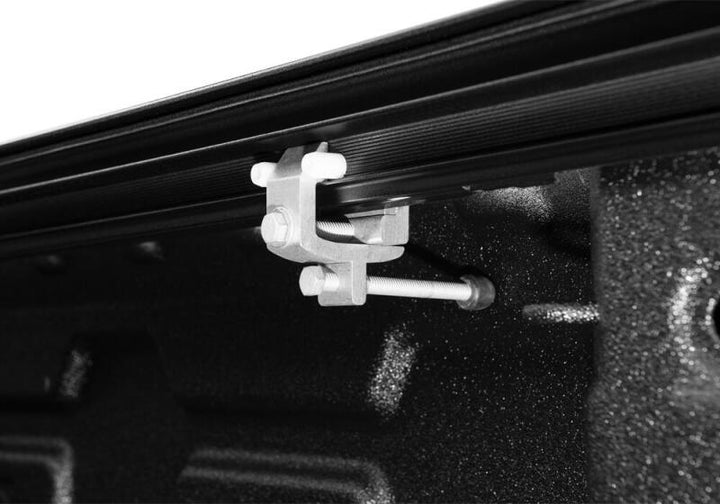 Retrax 2020 Chevrolet / GMC 6ft 9in Bed 2500/3500 RetraxPRO XR - Bull Strap