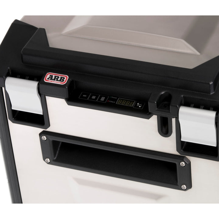 ARB Ss Fridge 63 Quart Usa B Plug - Bull Strap