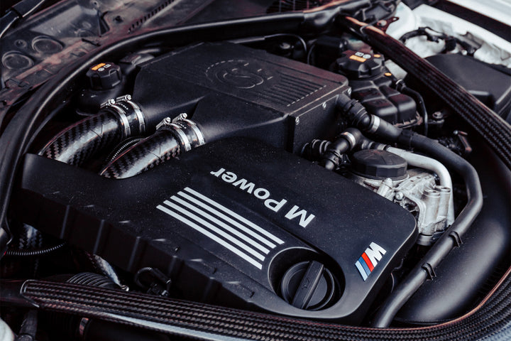CSF 2014+ BMW M3/M4 (F8X) Top Mount Charge-Air-Cooler - Crinkle Black - Bull Strap