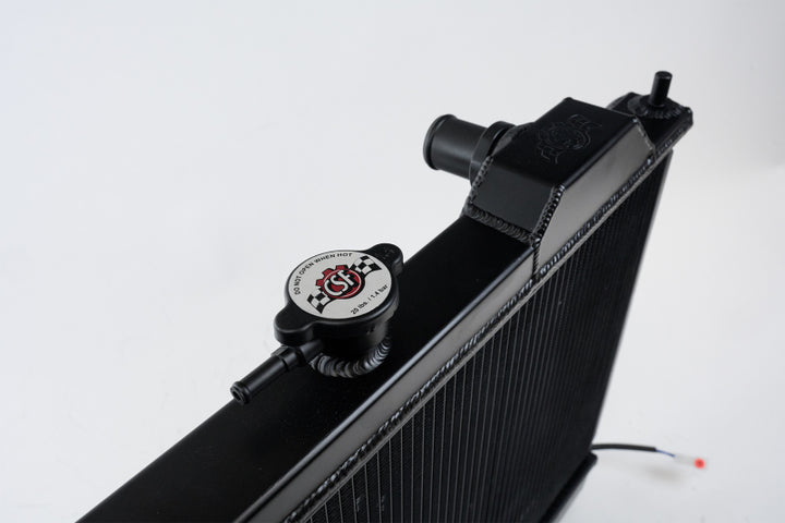 CSF 96-07 Mitsubishi Evo 4/5/6/7/8/9 Full-Slim Radiator w/12in Fan & Shroud/-16AN - Black - Bull Strap
