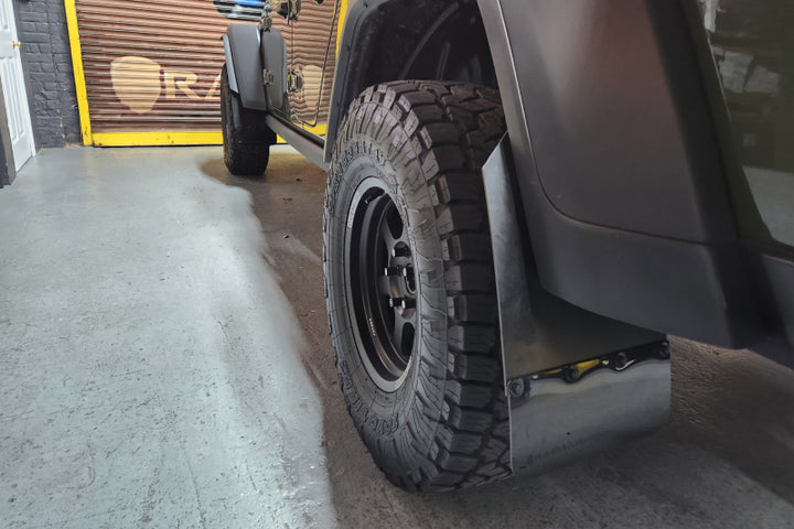 Rally Armor 19-25 Jeep JT Gladiator (Mojave/Rubicon) Black Mud Flap w/Grey Logo - Bull Strap