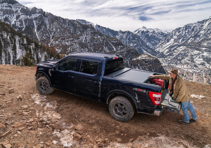 Roll-N-Lock 17-19 Ford F-250/F-350 Super Duty SB 80-3/8in A-Series Retractable Tonneau Cover - Bull Strap