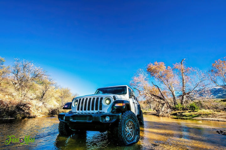 Oracle Oculus Bi-LED Projector Headlights for Jeep JL/Gladiator JT - Matte Blk - 5500K - Bull Strap