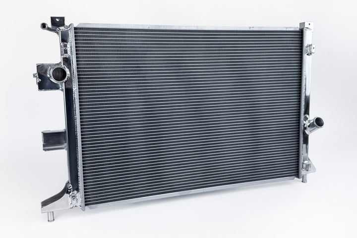 CSF 16-18 Ford Focus RS Radiator - Bull Strap