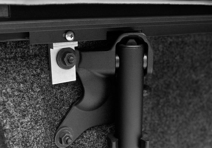 Roll-N-Lock 2019 Chevrolet Silverado 1500 60.5in Bed M-Series Retractable Tonneau Cover - Bull Strap