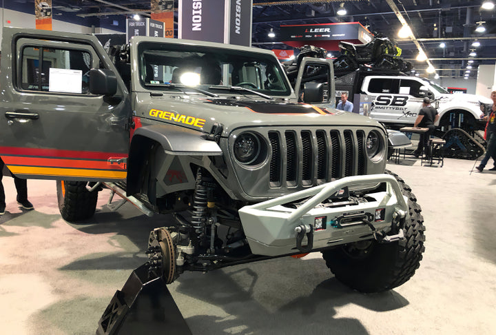 Oracle Oculus Bi-LED Projector Headlights for Jeep JL/Gladiator JT - Matte Blk - 5500K - Bull Strap
