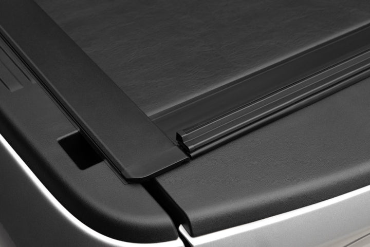 Roll-N-Lock 19-23 RAM 1500 w/o Swing Gate Tailgate SB 76.3in M-Series Retractable Tonneau Cover - Bull Strap