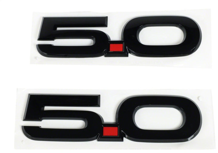 Ford Racing 15-17 Ford Mustang 5.0L Fender Emblem Black - Bull Strap