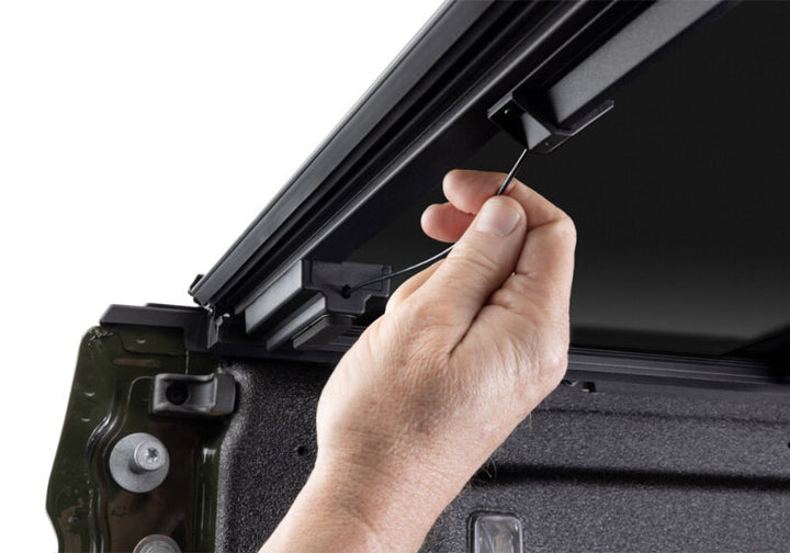 BAK 15-20 Ford F-150 5.7ft. Bed BAKFlip MX4 TS - Bull Strap