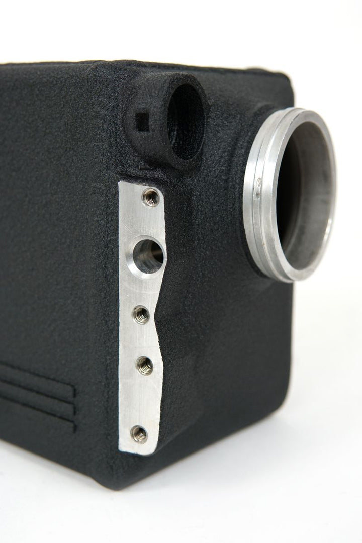 CSF 16-21 BMW M5 (F90) / 17-21 BMW M8 (F91/F92/F93) Twin Charge-Air-Cooler Set - Crinkle Black - Bull Strap