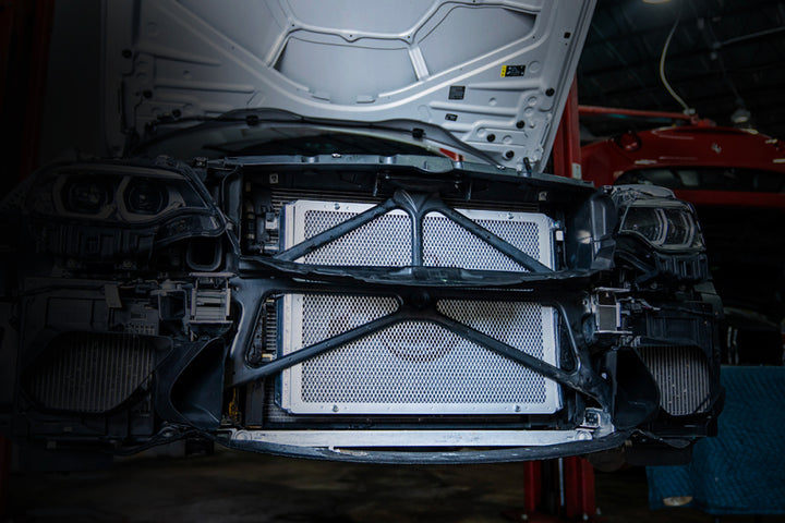 CSF 2014+ BMW M3/M4 (F8X) Front Mount Heat Exchanger w/Rock Guard - Bull Strap