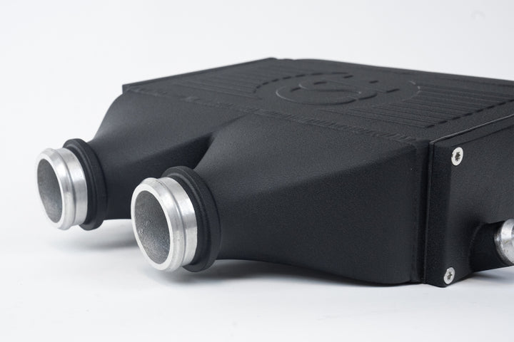 CSF 2014+ BMW M3/M4 (F8X) Top Mount Charge-Air-Cooler - Crinkle Black - Bull Strap