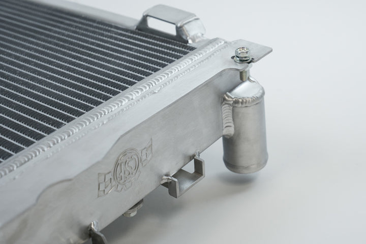 CSF 84-88 Mercedes-Benz W201 190E 2.3L - 16 w/ A/C High Performance Aluminum Radiator - Bull Strap