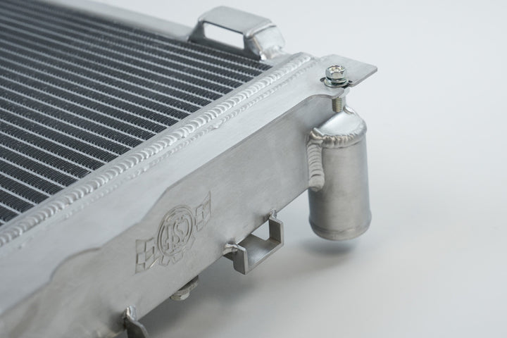 CSF 84-88 Mercedes-Benz W201 190E 2.3L - 16 w/ A/C High Performance Aluminum Radiator - Bull Strap