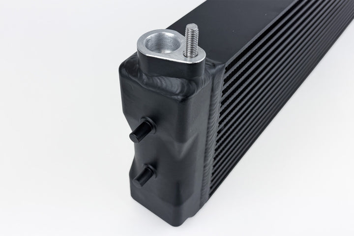 CSF F1X M5/M6 and F9X M5/M8 High-Performance Engine Oil Cooler - Bull Strap
