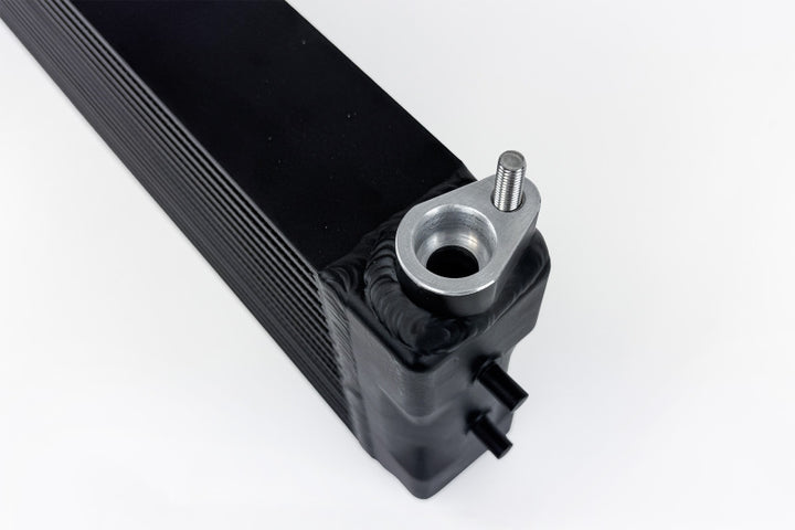 CSF F1X M5/M6 and F9X M5/M8 High-Performance Engine Oil Cooler - Bull Strap