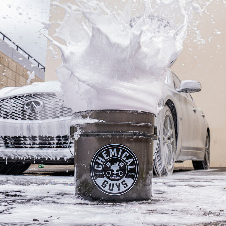 Chemical Guys Heavy Duty Detailing Bucket Smoked Black (4.5 Gal) - Bull Strap