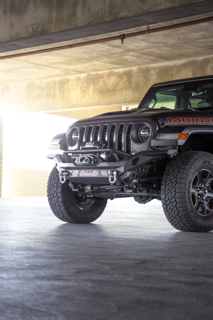 DV8 Offroad 07-18 Jeep Wrangler JK / 18-23 Wrangler JL / 20-23 Gladiator JT MTO Series Front Bumper - Bull Strap