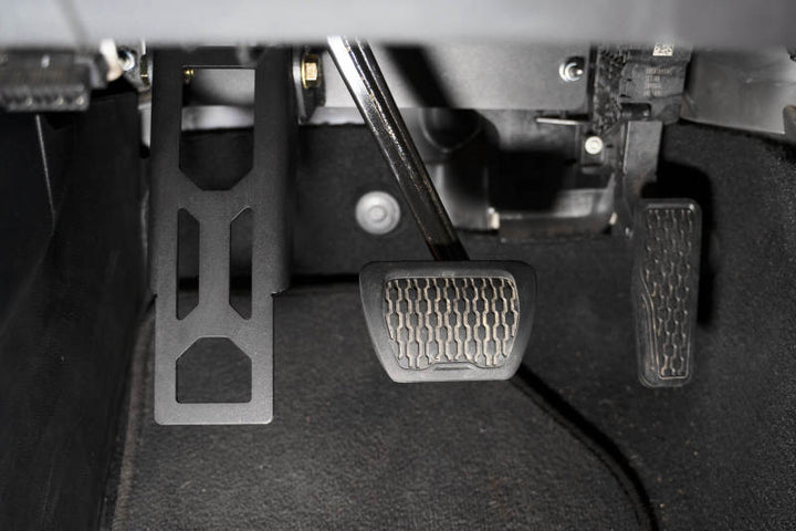 DV8 Offroad 18-20 Jeep Wrangler JL Adjustable Dead Pedal - Bull Strap