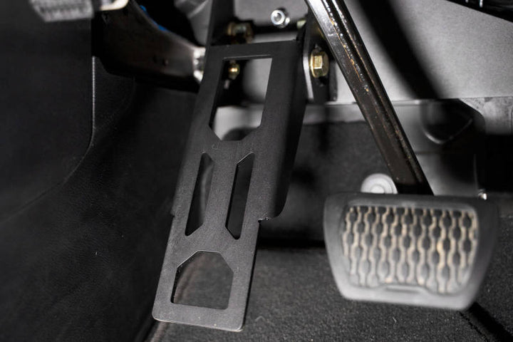 DV8 Offroad 18-20 Jeep Wrangler JL Adjustable Dead Pedal - Bull Strap