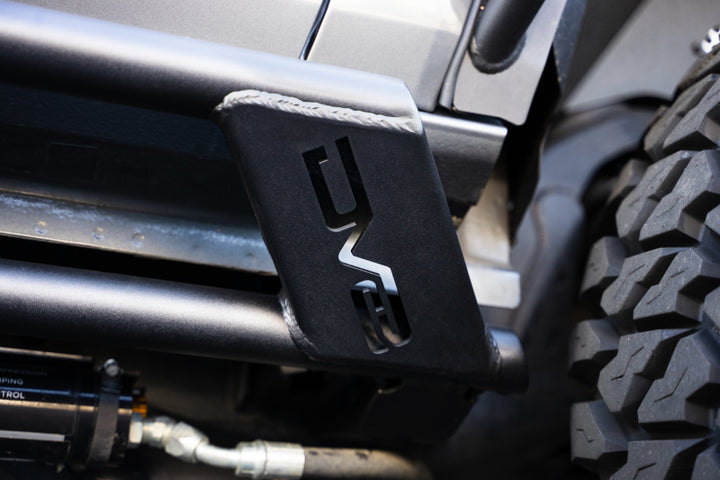 DV8 Offroad 21-23 Ford Bronco FS-15 Series 2-Door Rock Sliders - Bull Strap