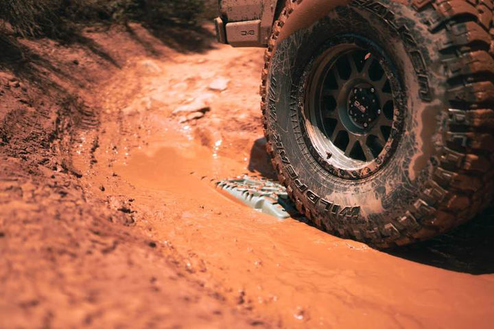 DV8 Offroad Recovery Traction Boards w/ Carry Bag - Olive - Bull Strap