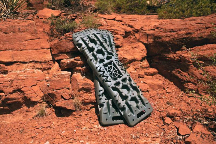 DV8 Offroad Recovery Traction Boards w/ Carry Bag - Olive - Bull Strap