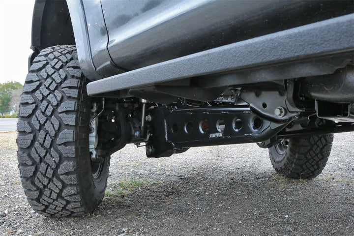 Fabtech 05-20 Ford F250/350 & 08-20 Ford F450/550 4WD 4/6/8in Lift Radius Arm System - Bull Strap