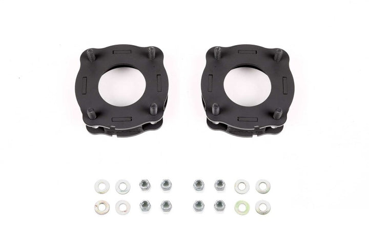 Fabtech 2022 Toyota Tundra 1.5in Leveling Kit - Front Spacers and Hardware - Bull Strap