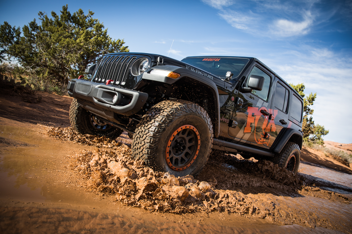Fox 18+ Jeep JL 2.0 Factory Race Series 8.1in ATS Stabilizer 23.2in Ext Through-Shaft Axle Mount - Bull Strap
