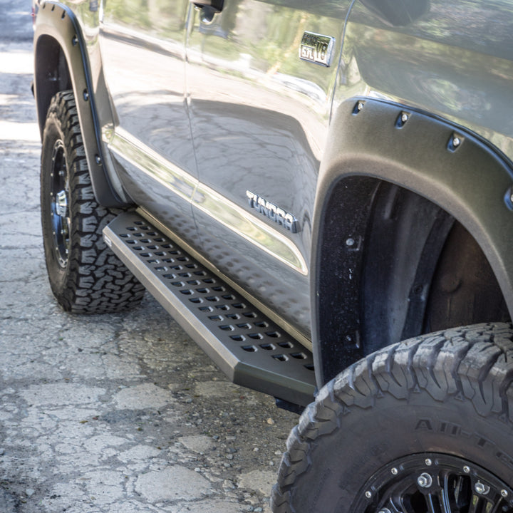 Go Rhino 2022 Toyota Tundra Crew Max 4dr RB20 Kit w/RB20 Running Board + Brkts - Tex. Blk - Bull Strap