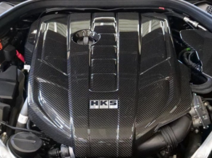 HKS DRY CARBON ENGINE COVER A90 RZ - Bull Strap