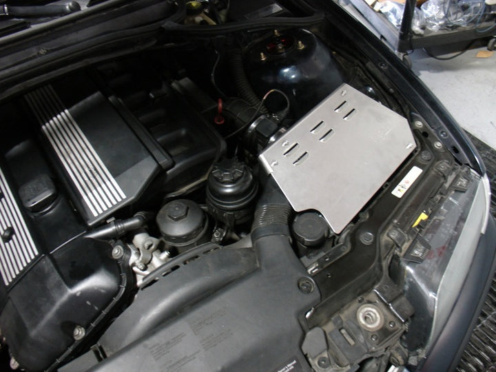 Injen 99-00 BMW 323i E46 2.5L/99-00 328 E46 2.8L/01-05 325 E46 2.5L Wrkl Blk Short Ram Intake w/MR - Bull Strap