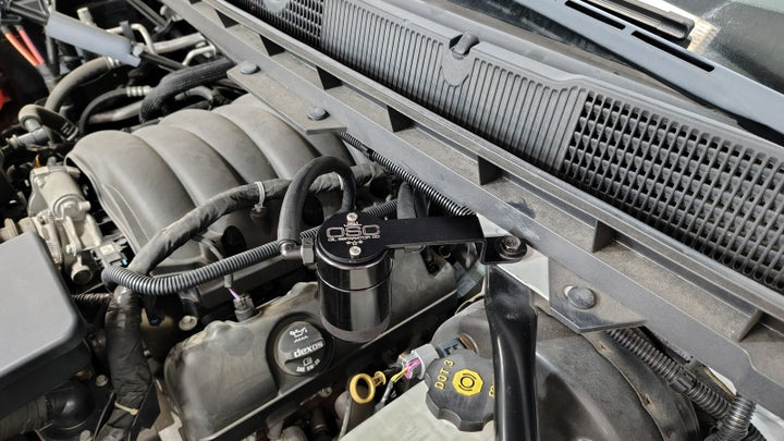 J&L 14-18 Chevy Silverado 1500 / 14-18 GMC Sierra 1500 4.3L V6 Oil Separator - Black Anodized - Bull Strap