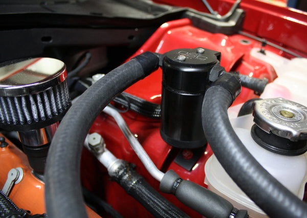 J&L 15-17 Dodge Hellcat 6.2L Hemi Driver Side Oil Separator 3.0 - Black Anodized - Bull Strap