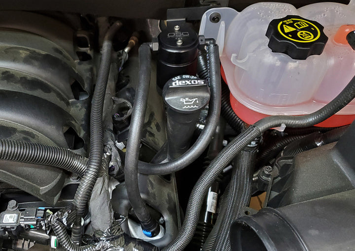 J&amp;L 19-26 Chevrolet Silverado/GMC Sierra 1500 5.3L V8 Driver Side Oil Separator 3.0 - Black Anod - Bull Strap