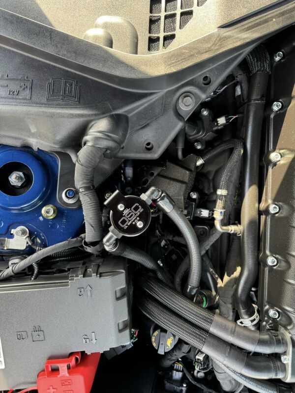 J&L 24-25 Ford Mustang GT w/ Whipple Supercharger Oil Separator 3.0 PCV Side - Black Anodized - Bull Strap