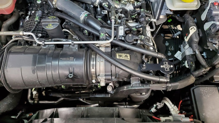 J&amp;L 2025-2026 Ram 1500 3.0; 22-25 Jeep Wagoneer 3.0 Separator-Black - Bull Strap